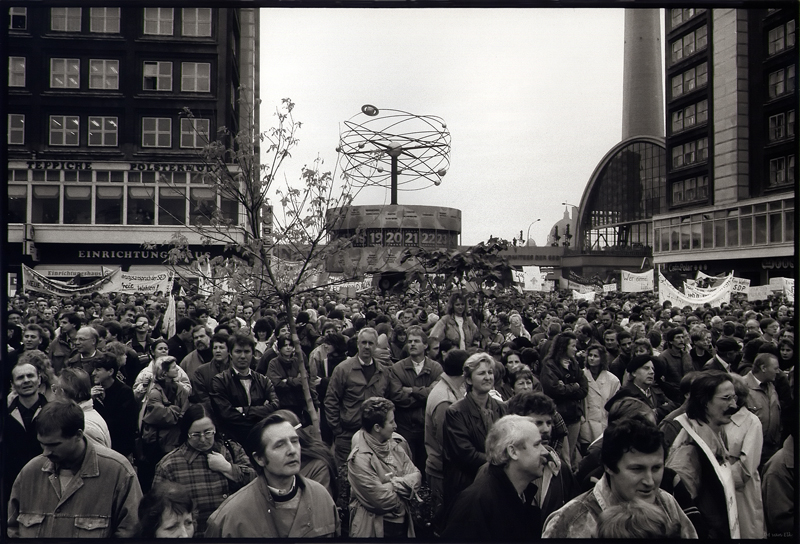 Manifestation contre le régime communiste - 4 Novembre 1989 - Photographie : Johan VAN ELK